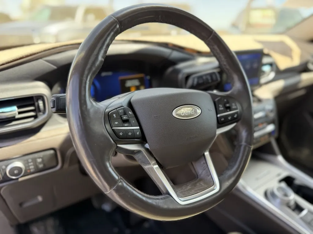 2020 Ford Explorer Platinum photo 4