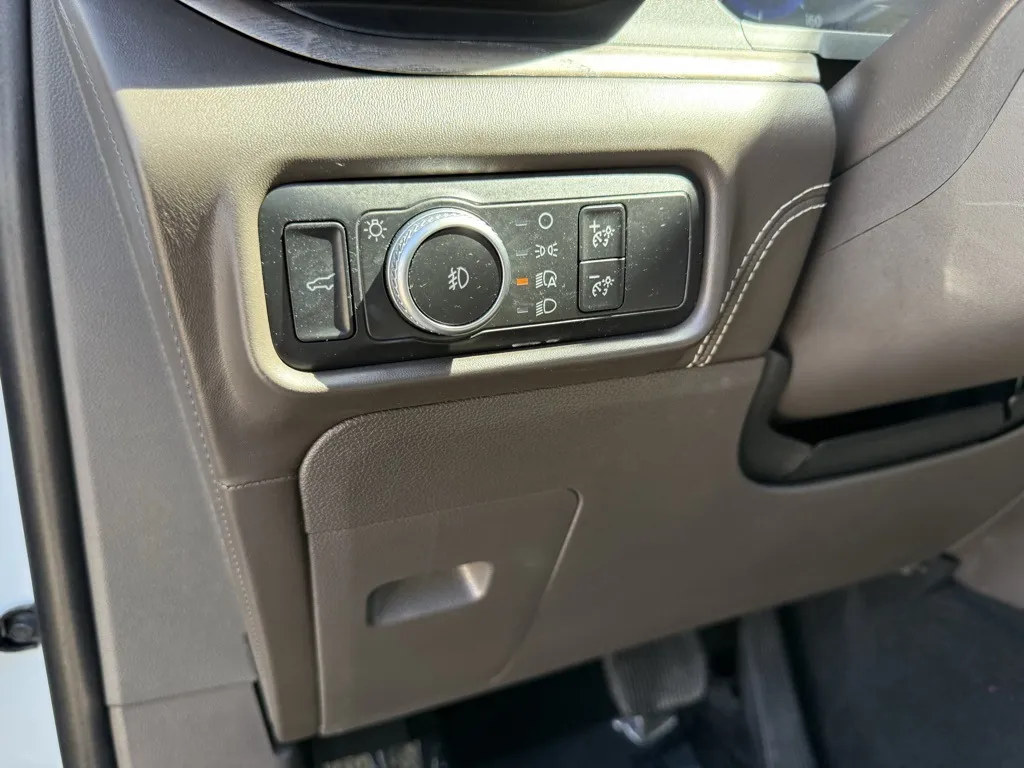 2020 Ford Explorer Platinum photo 15