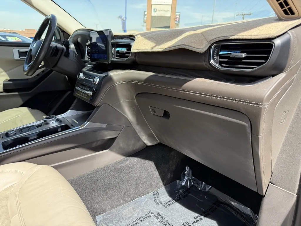 2020 Ford Explorer Platinum photo 18