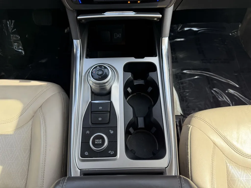 2020 Ford Explorer Platinum photo 9