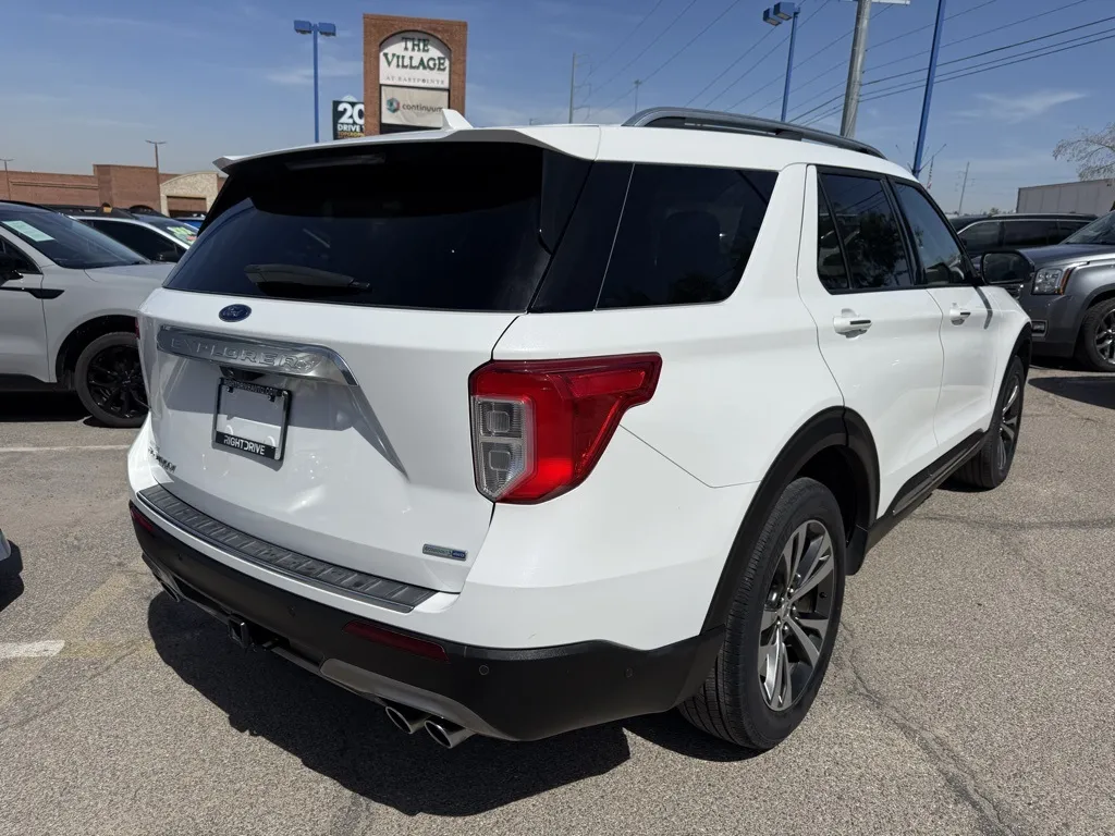 2020 Ford Explorer Platinum photo 2