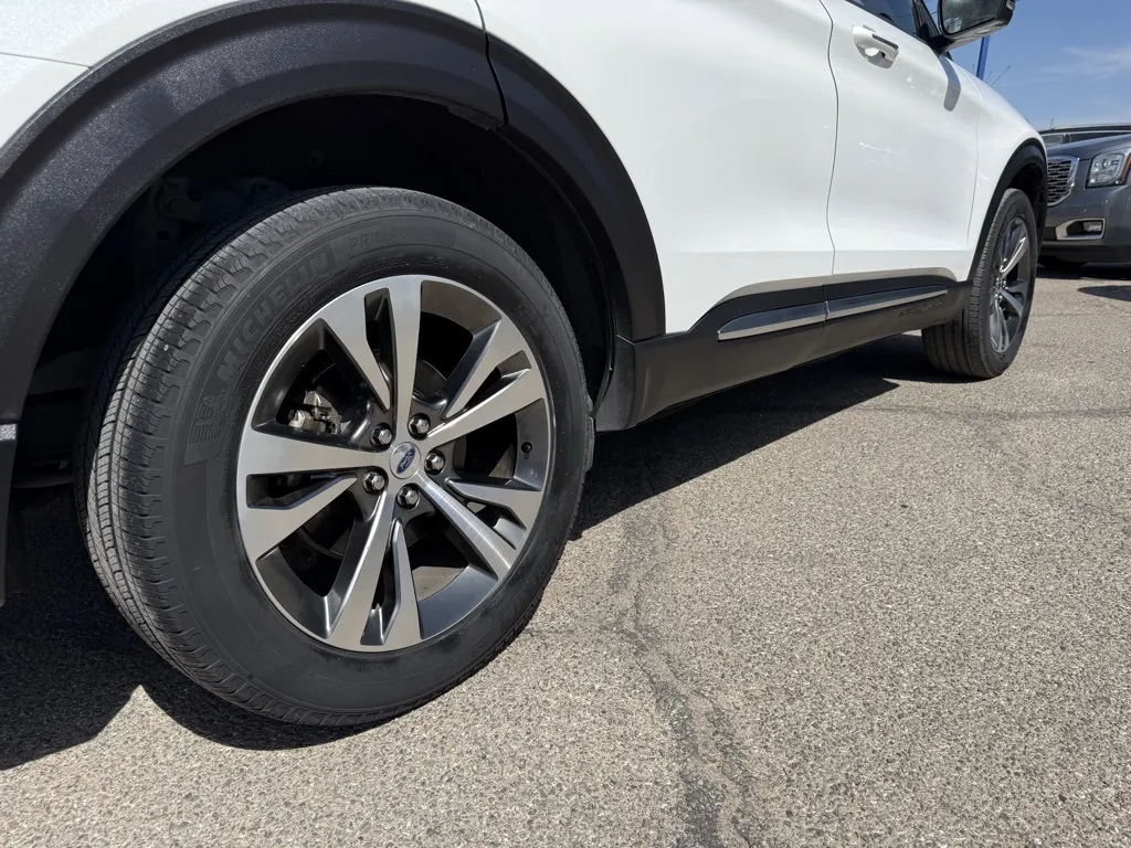 2020 Ford Explorer Platinum photo 22