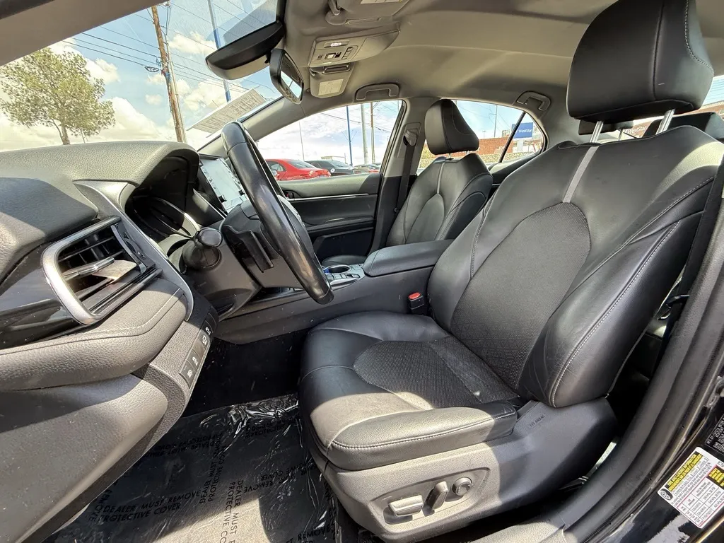 2023 Toyota Camry XSE photo 3