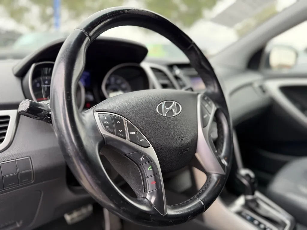 2014 Hyundai Elantra Style Tech photo 5