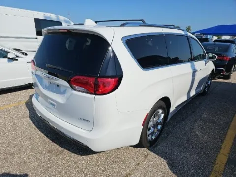 More photos of 2019 Chrysler Pacifica Limited at RightDrive - El Paso, TX