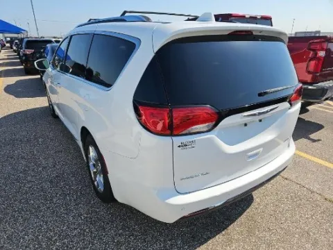 More photos of 2019 Chrysler Pacifica Limited at RightDrive - El Paso, TX