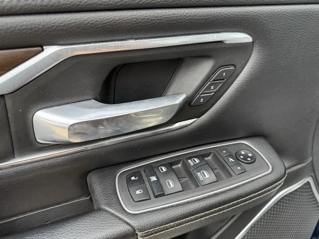2021 Ram 1500 Laramie photo 4