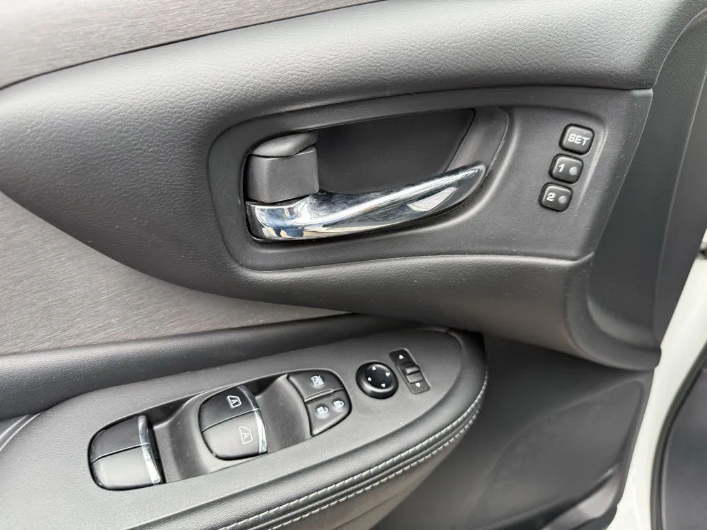 2023 Nissan Murano SL photo 4