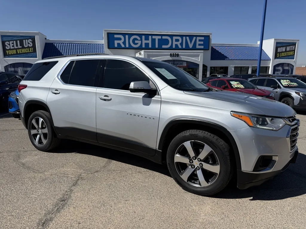 Silver 2021 Chevrolet Traverse LT Leather for sale in El Paso, TX