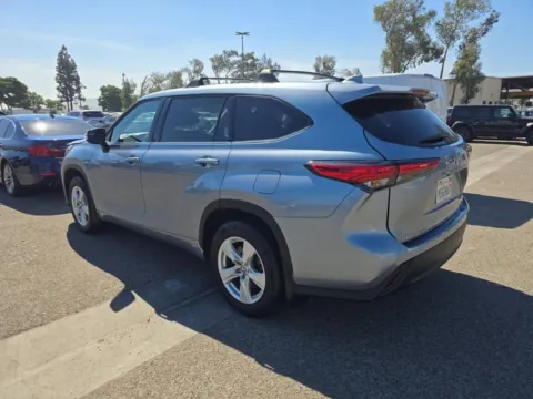 More photos of 2020 Toyota Highlander LE at RightDrive - El Paso, TX