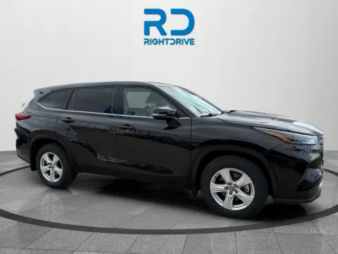 Used 2022 Toyota Highlander LE for sale in El Paso, TX at