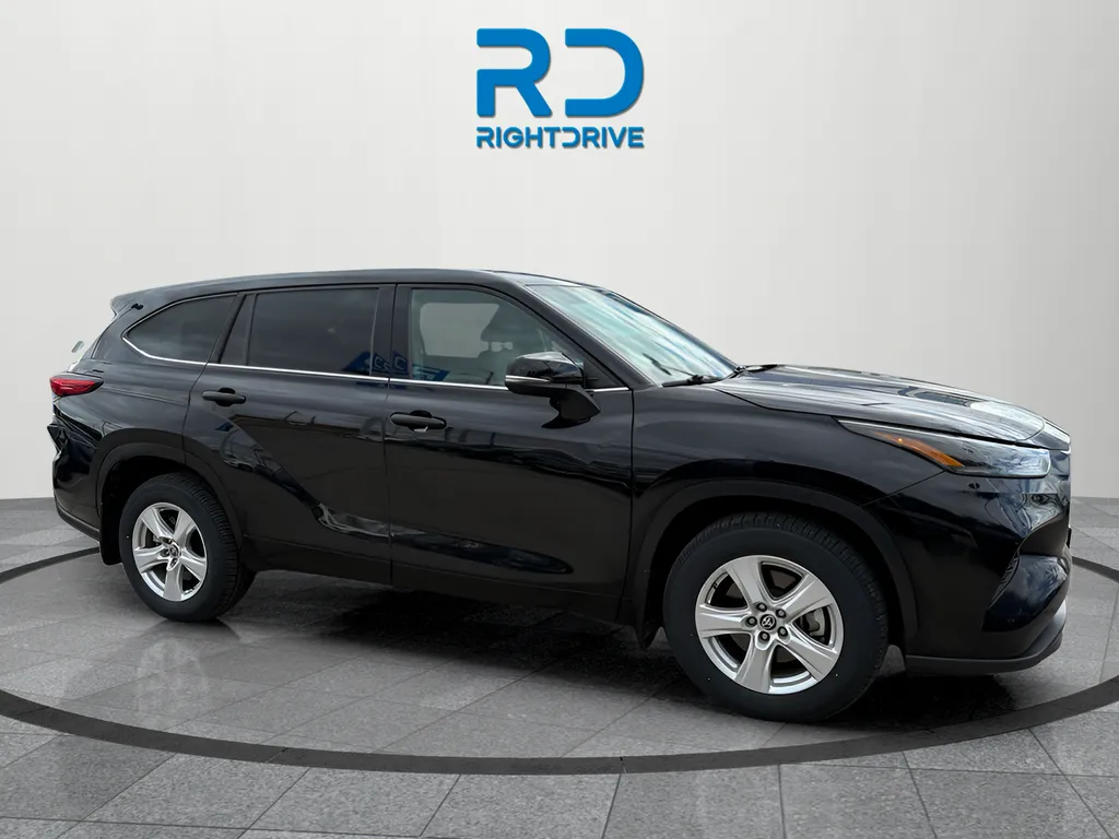 Used 2022 Toyota Highlander LE for sale in El Paso, TX at