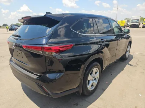 More photos of 2022 Toyota Highlander LE at RightDrive - El Paso, TX