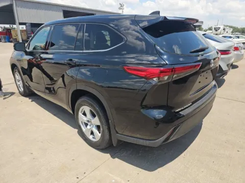 More photos of 2022 Toyota Highlander LE at RightDrive - El Paso, TX