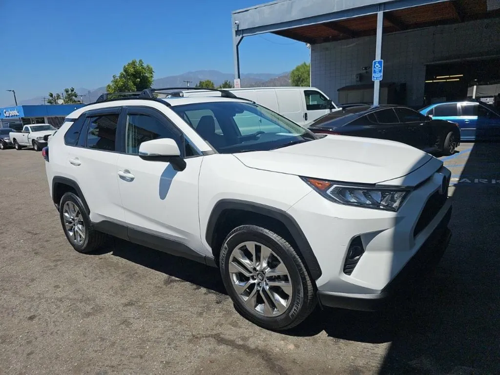 2019 Toyota RAV4 XLE Premium photo 2