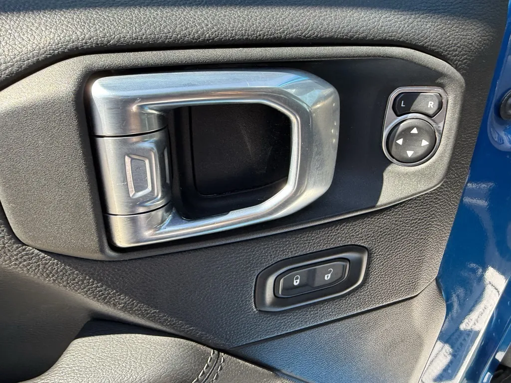 2021 Jeep Wrangler Unlimited Sahara Altitude photo 4