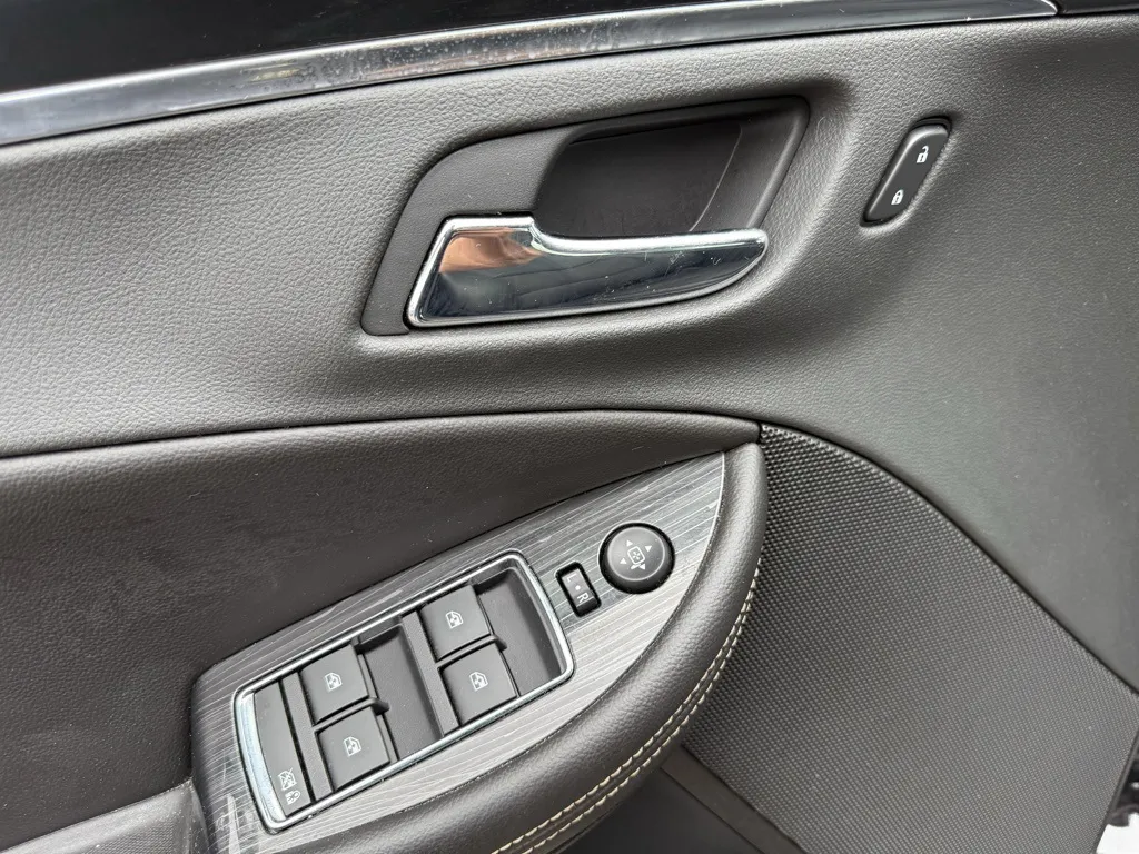 2020 Chevrolet Impala 1LT photo 2
