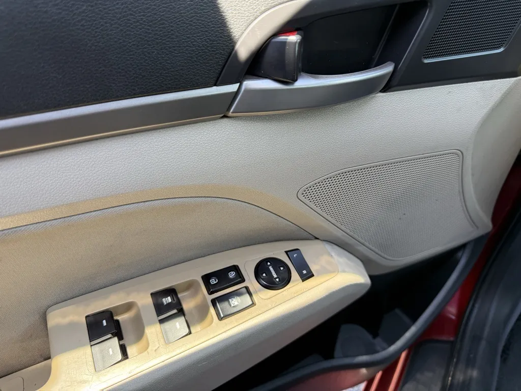 2018 Hyundai Elantra SEL Value Edition Limited photo 3