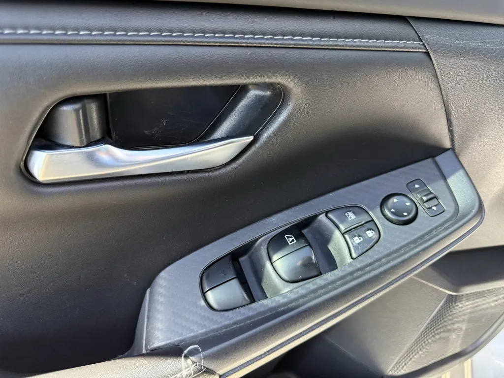 2023 Nissan Sentra SV photo 4