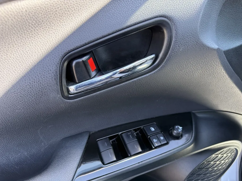2019 Toyota Prius Prime Plus Premium Advanced photo 4