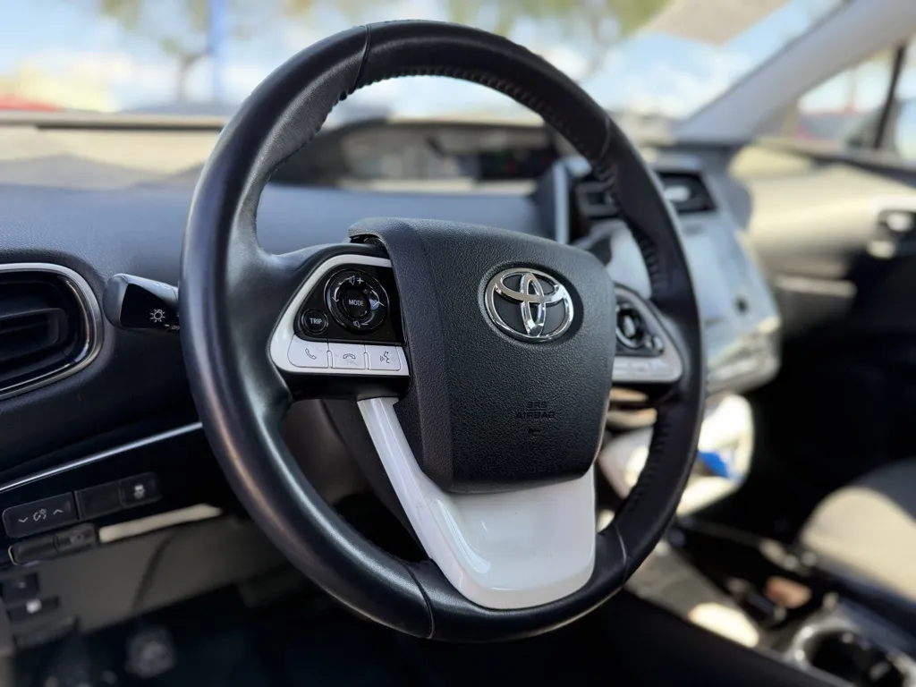 2019 Toyota Prius Prime Plus Premium Advanced photo 5
