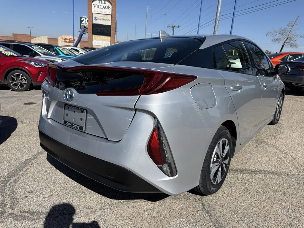 2019 Toyota Prius Prime Plus Premium Advanced photo 3