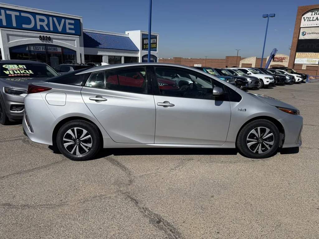 2019 Toyota Prius Prime Plus Premium Advanced photo 12