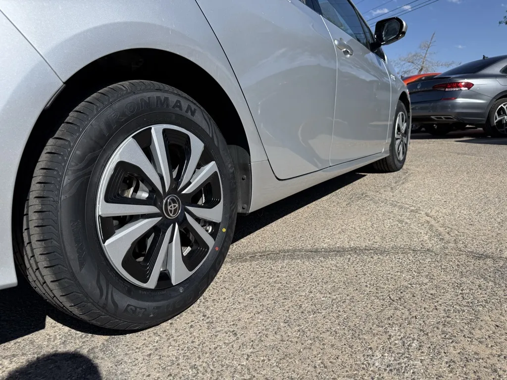 2019 Toyota Prius Prime Plus Premium Advanced photo 20