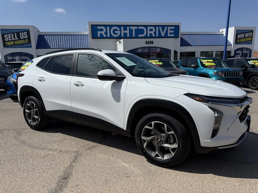 White 2024 Chevrolet Trax LT for sale in El Paso, TX