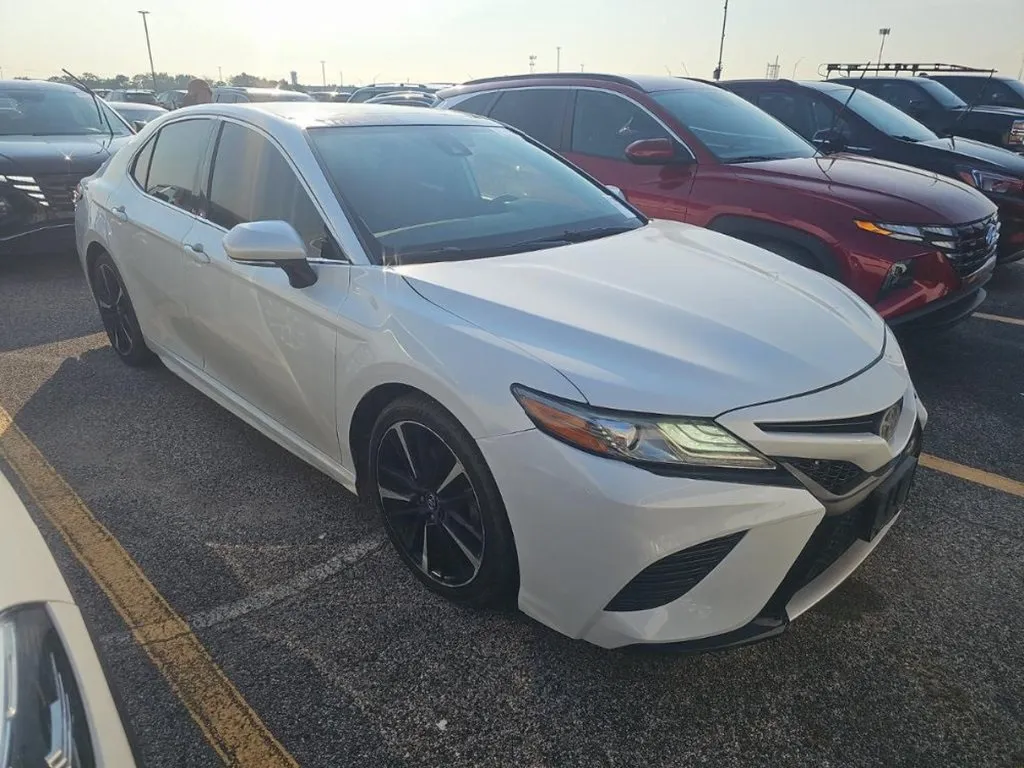 2019 Toyota Camry XSE V6 photo 4