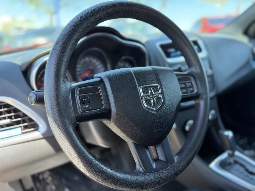 2012 Dodge Avenger SE photo 4