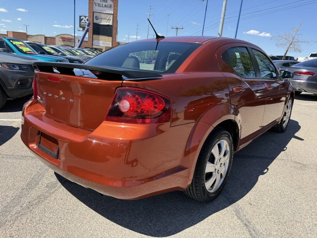2012 Dodge Avenger SE photo 2