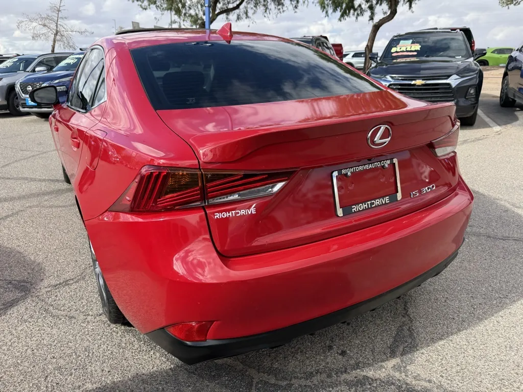 2019 Lexus IS 300 photo 2