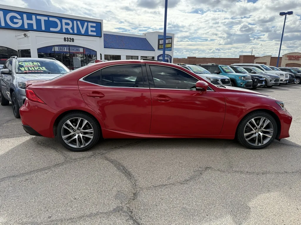 2019 Lexus IS 300 photo 3