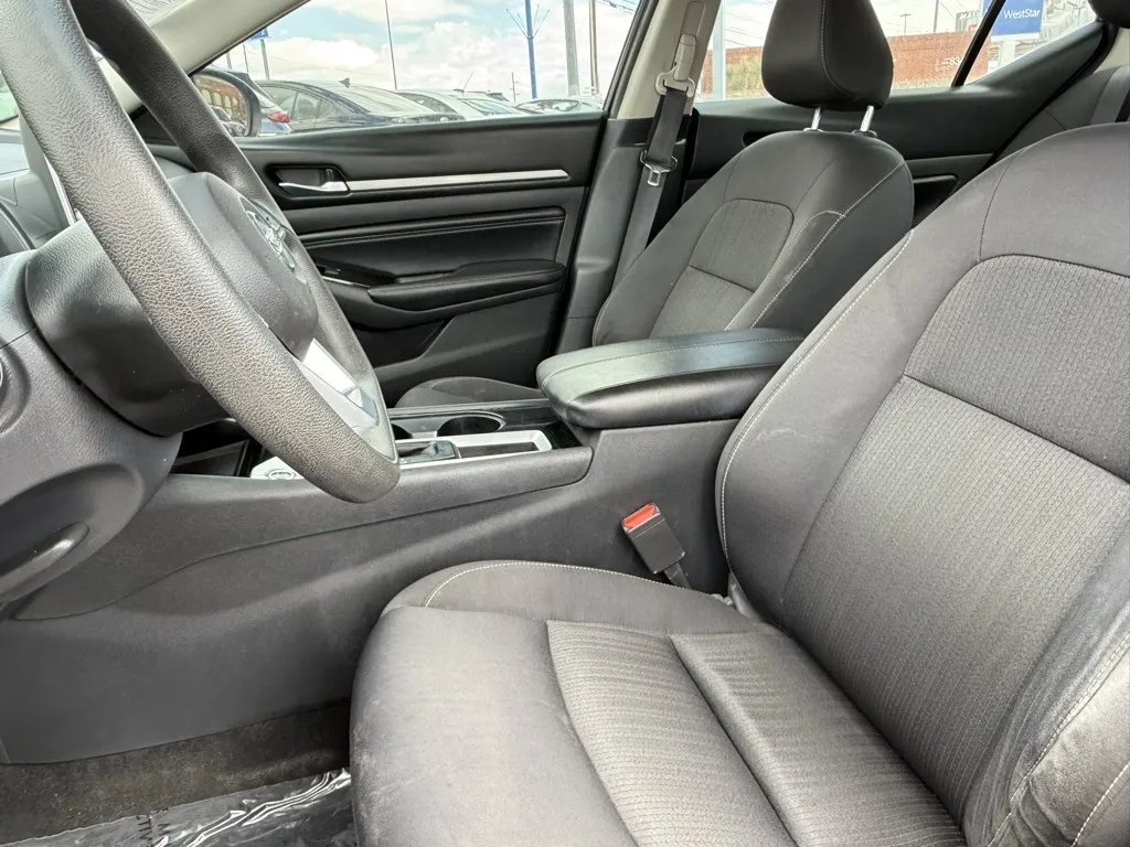 2021 Nissan Altima 2.5 SV photo 4