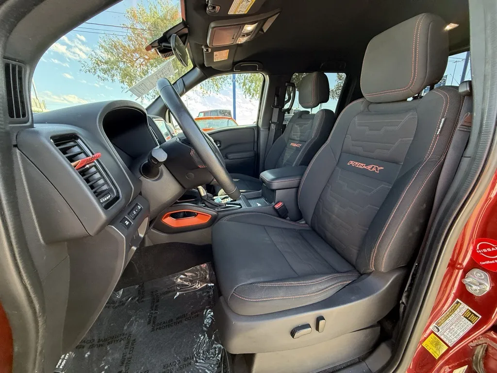 2022 Nissan Frontier Crew Cab photo 13