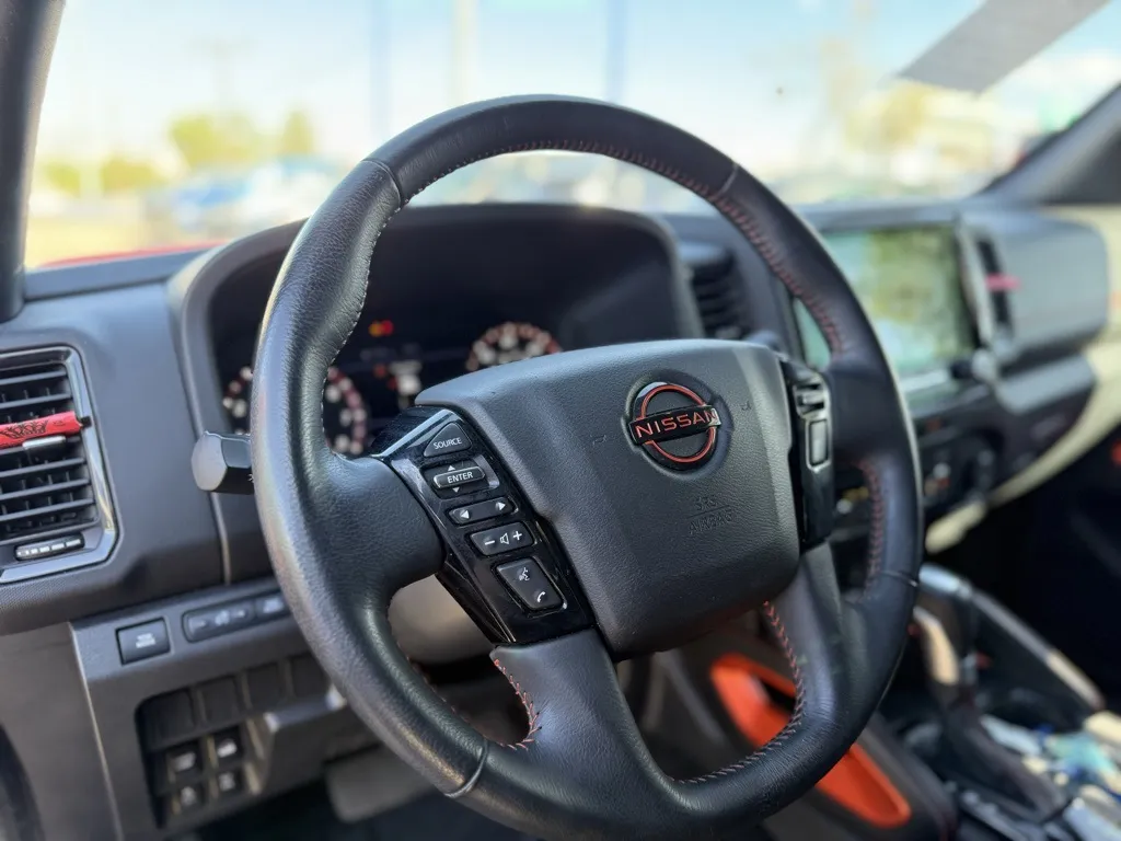 2022 Nissan Frontier Crew Cab photo 5