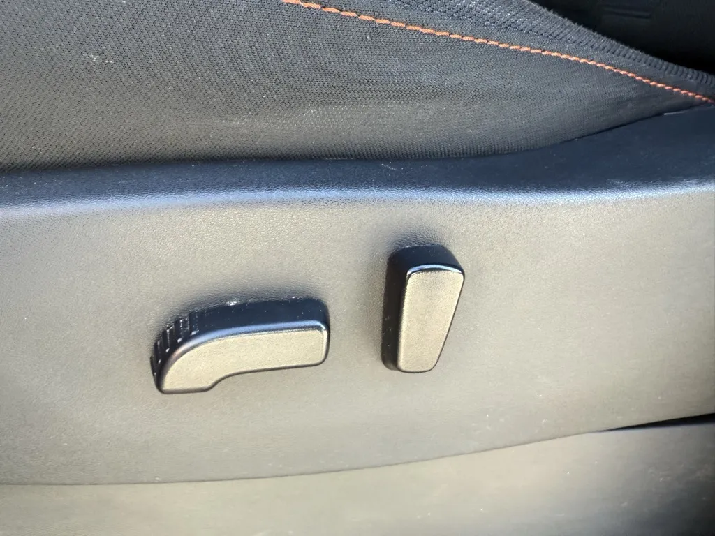 2022 Nissan Frontier Crew Cab photo 6