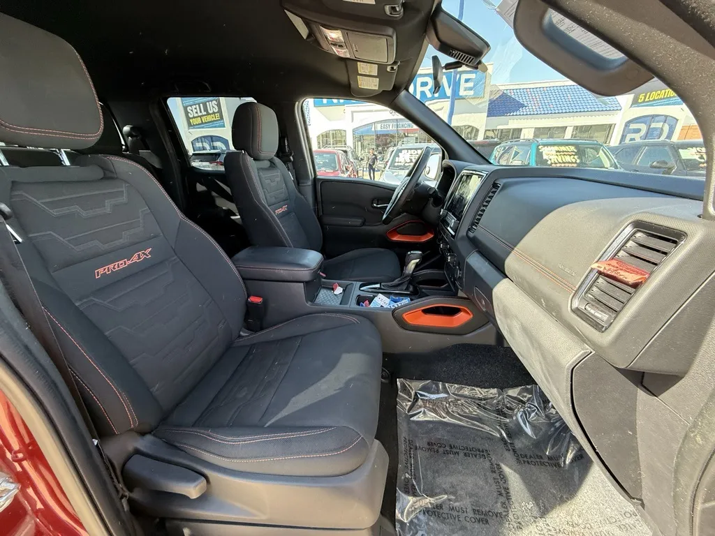 2022 Nissan Frontier Crew Cab photo 8