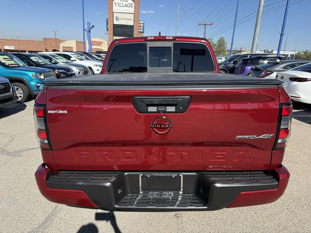 2022 Nissan Frontier Crew Cab photo 18