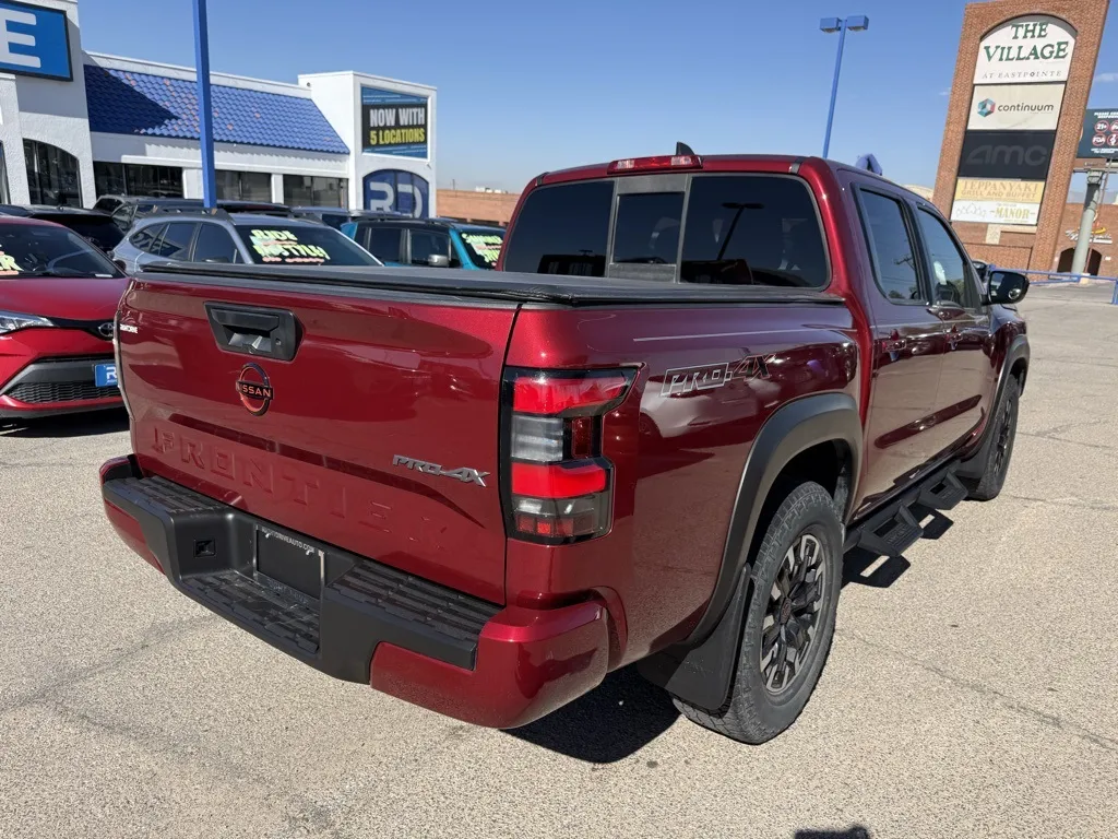 2022 Nissan Frontier Crew Cab photo 3