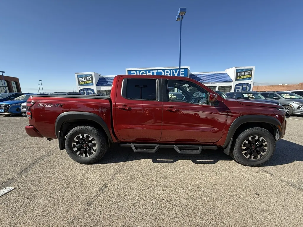 2022 Nissan Frontier Crew Cab photo 12