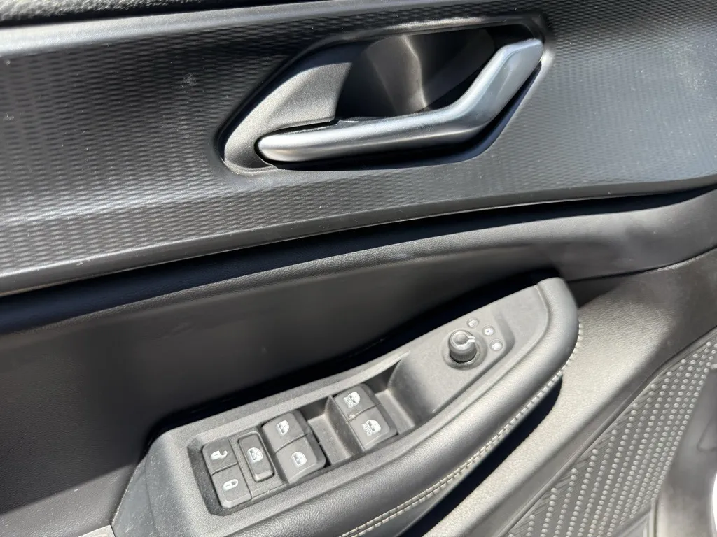 2023 Jeep Grand Cherokee Laredo photo 4