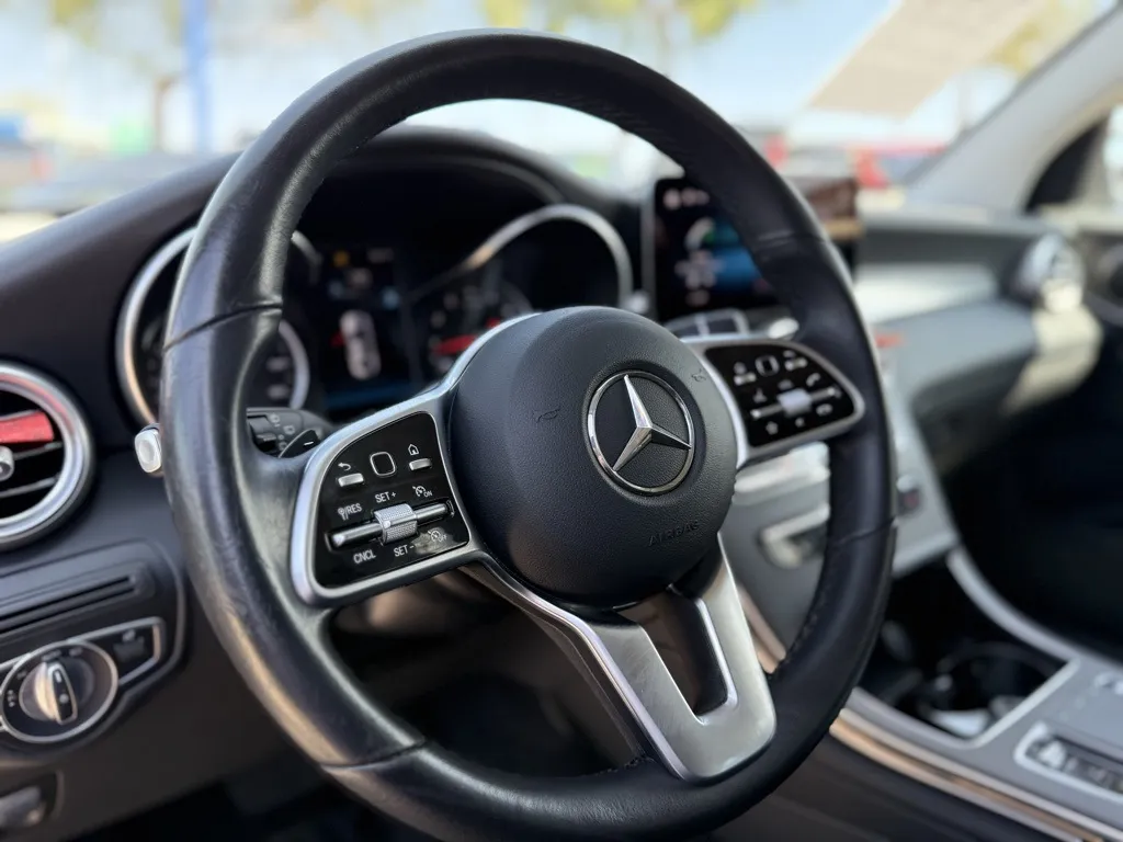 2022 Mercedes Benz GLC 300 photo 4