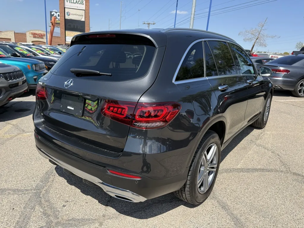 2022 Mercedes Benz GLC 300 photo 2