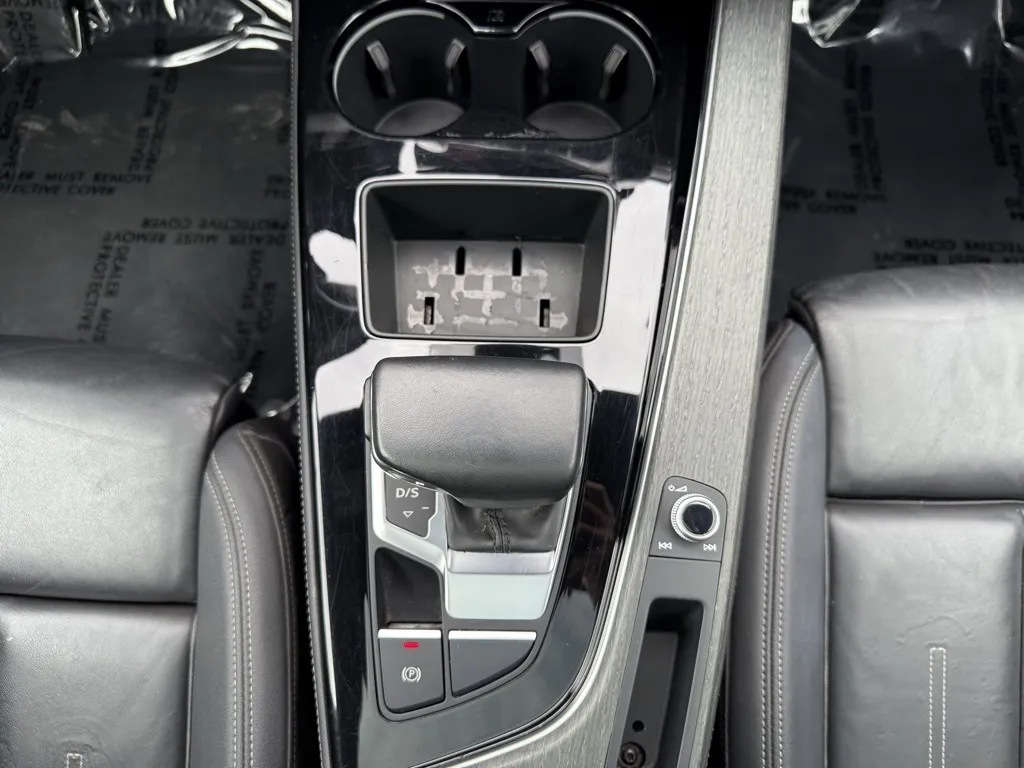 2023 Audi A4 S line Quattro Premium Plus photo 7