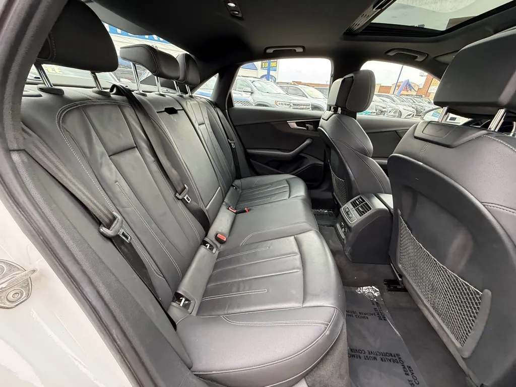2023 Audi A4 S line Quattro Premium Plus photo 8