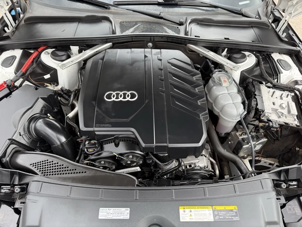 2023 Audi A4 S line Quattro Premium Plus photo 10