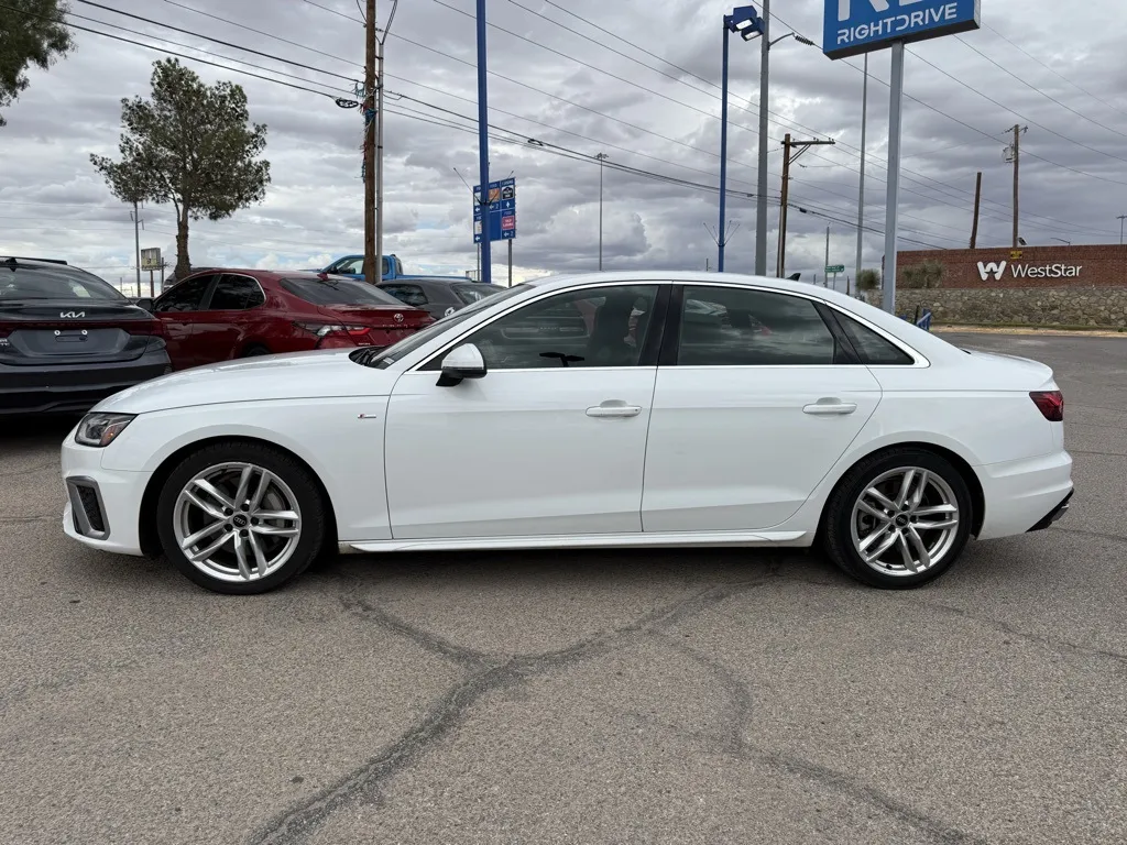 2023 Audi A4 S line Quattro Premium Plus photo 2
