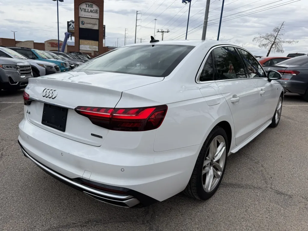 2023 Audi A4 S line Quattro Premium Plus photo 3